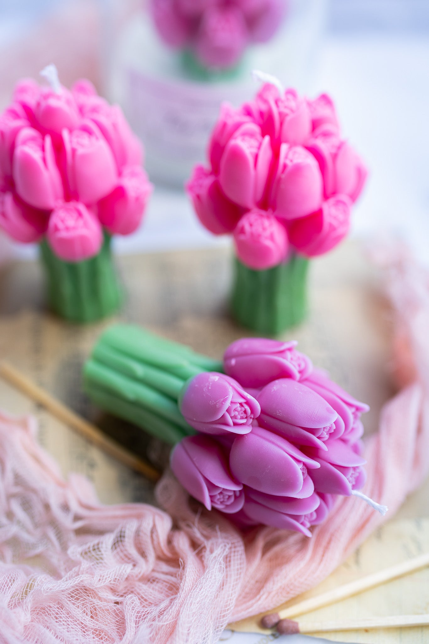 TULIP SCENTED CANDLE