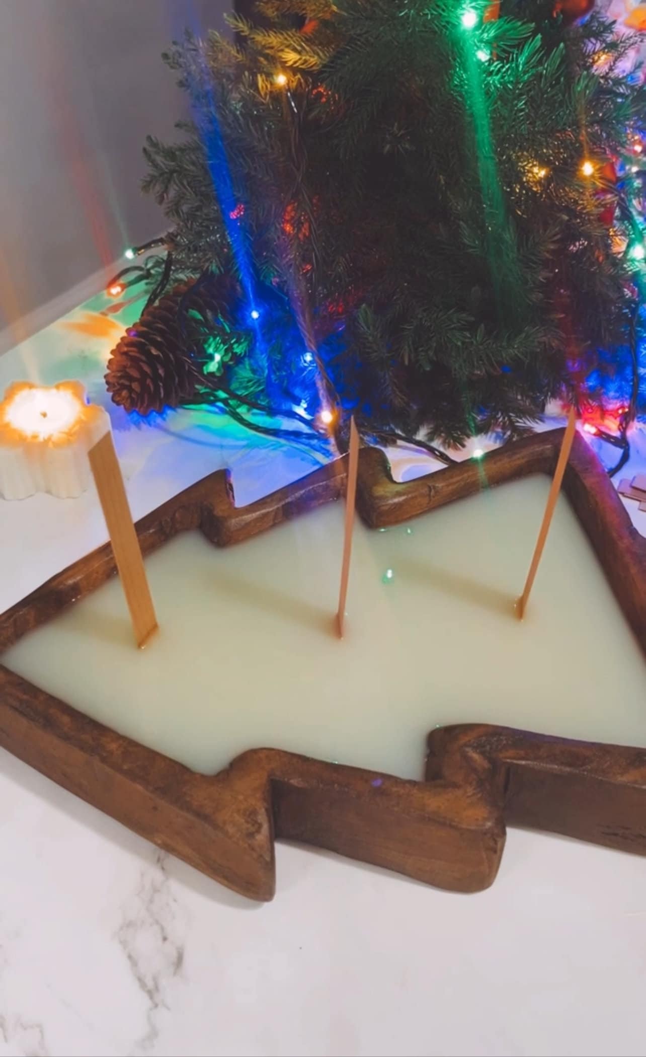 Large Christmas Tree Wooden Dough Bowl Scented Candle ~ Dried Orange Slices, Cloves, Cinnamon , Cranberry. Hand Crafted Wooden Candle.