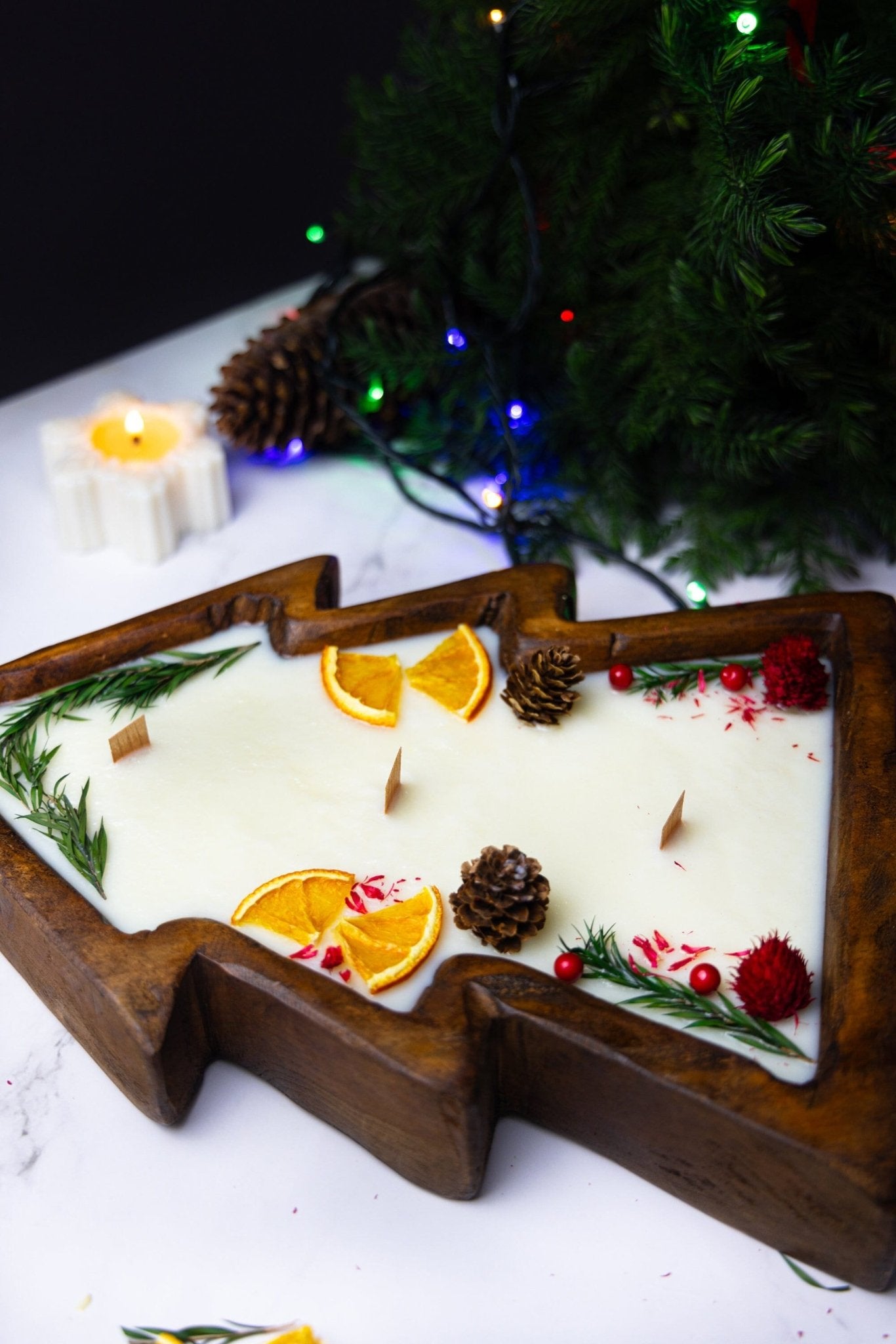 Large Christmas Tree Wooden Dough Bowl Scented Candle ~ Dried Orange Slices, Cloves, Cinnamon , Cranberry. Hand Crafted Wooden Candle.