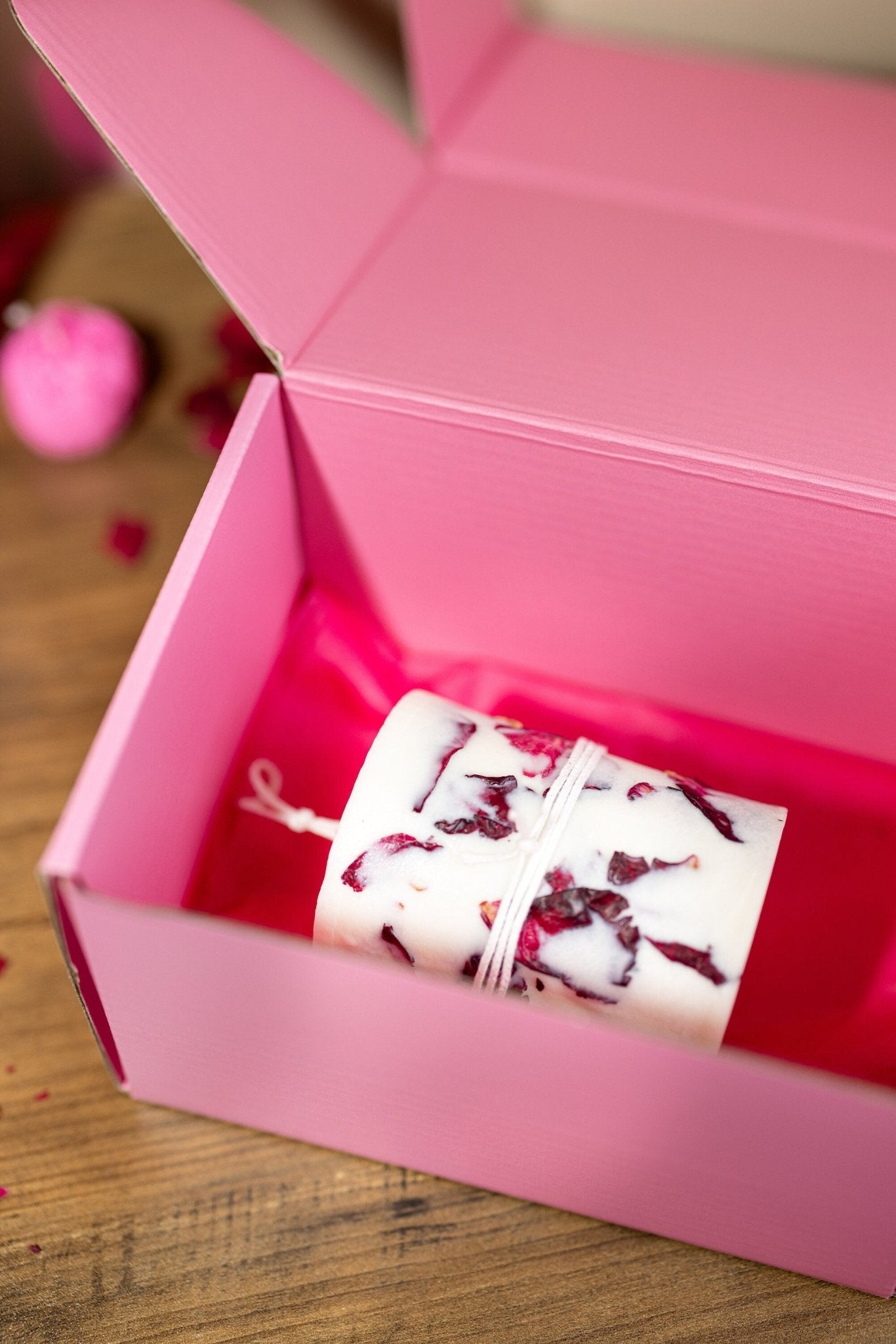 Dry flowers candle ,Rose Flower Soy Candles , Handmade gift for Her , unique gift ,Birthday gift for her Favors candle,Valentine's Day Gift.