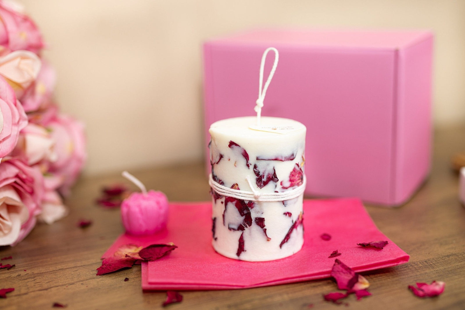 Dry flowers candle ,Rose Flower Soy Candles , Handmade gift for Her , unique gift ,Birthday gift for her Favors candle,Valentine's Day Gift.