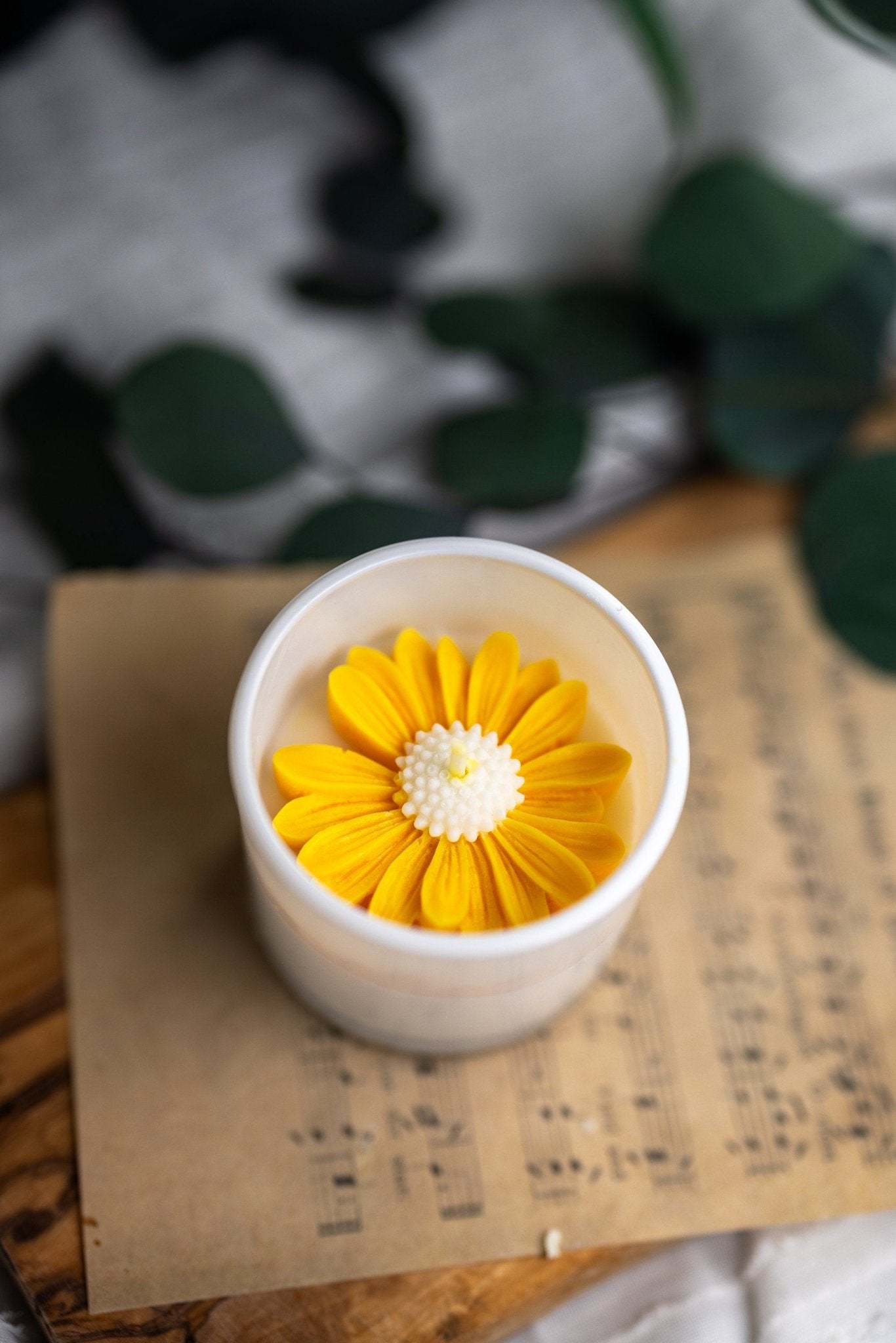 Daisy flower candle, Soy candle, flower candle favor,Chamomile Candle, White Jars Candle