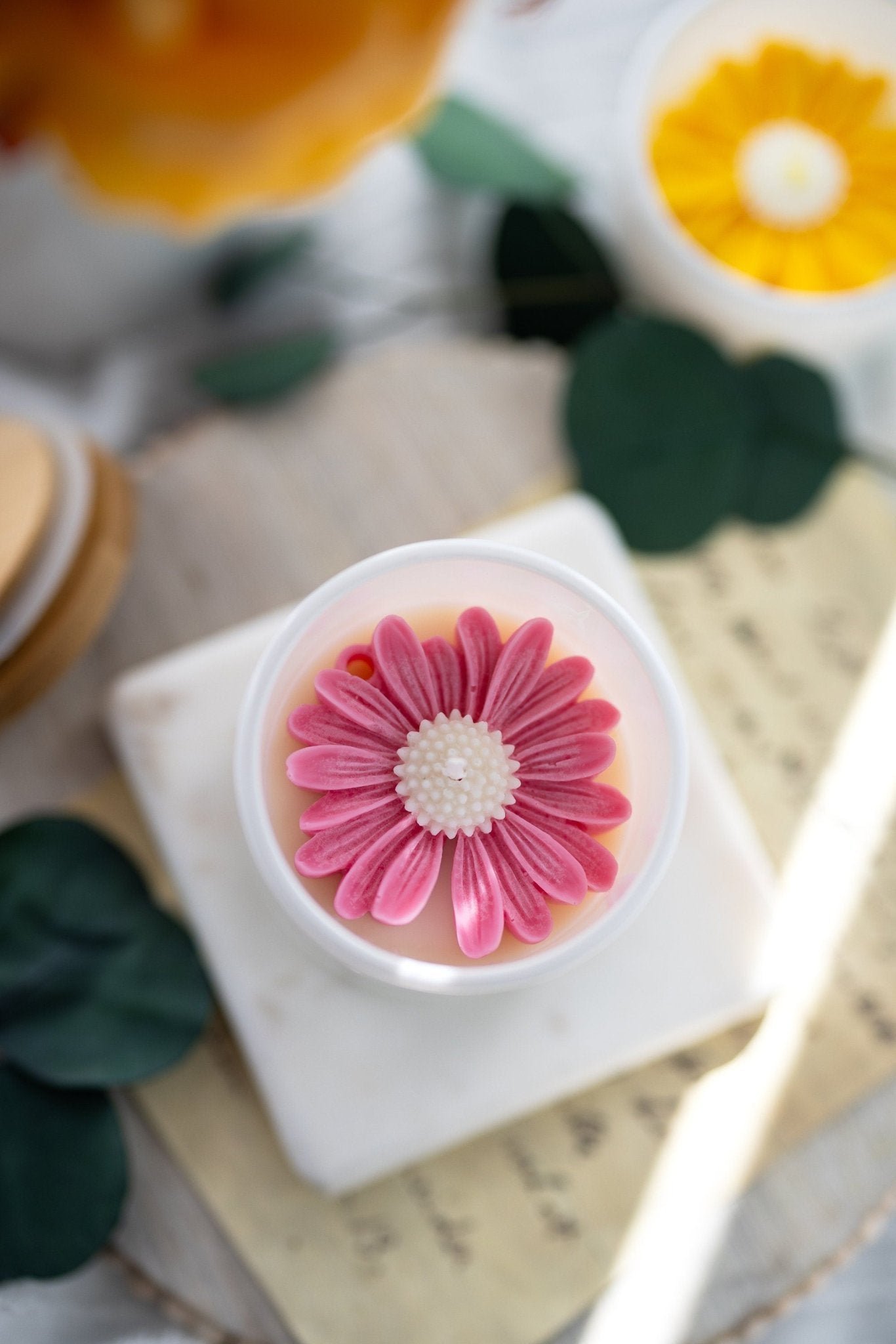 Daisy flower candle, Soy candle, flower candle favor,Chamomile Candle, White Jars Candle