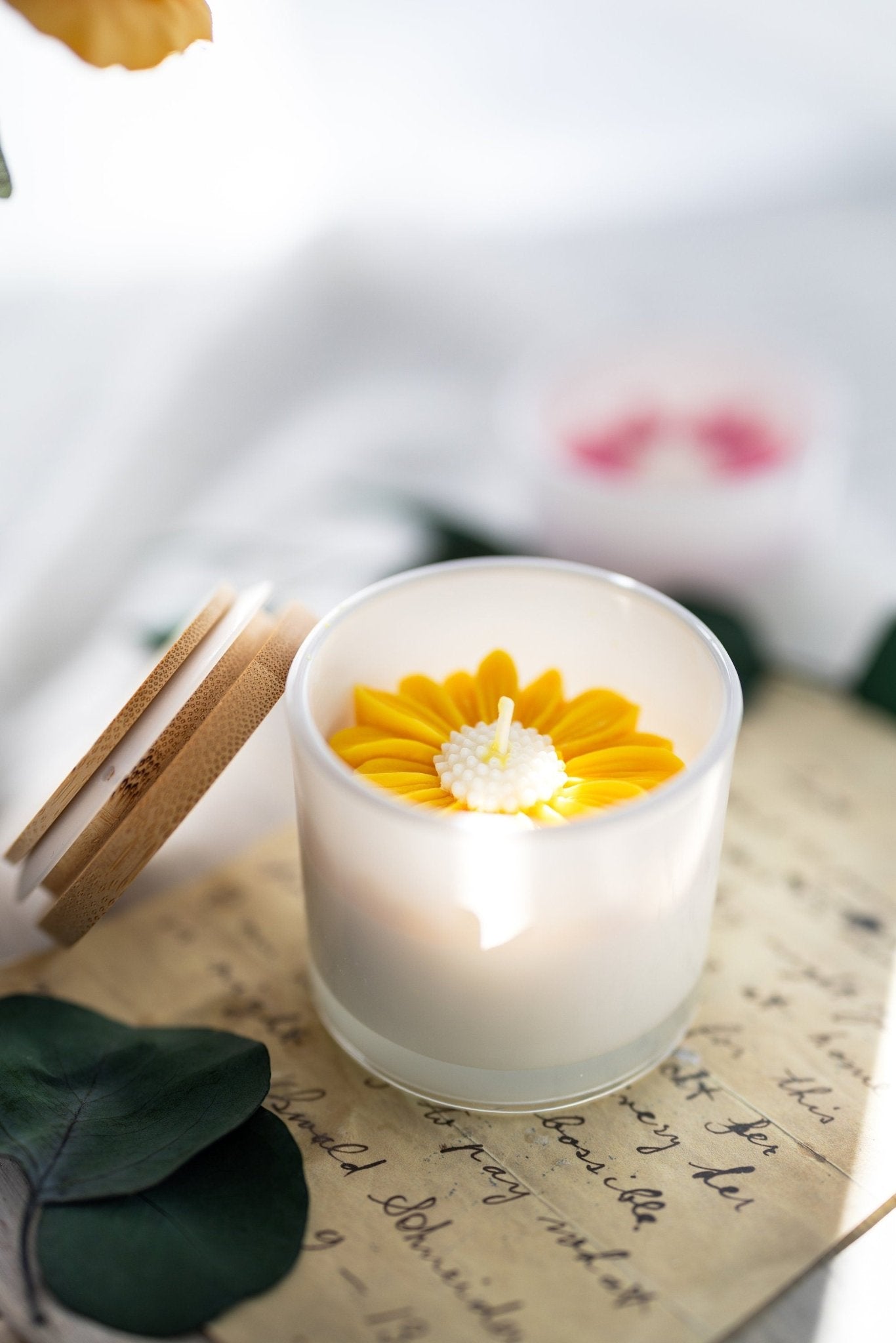 Daisy flower candle, Soy candle, flower candle favor,Chamomile Candle, White Jars Candle