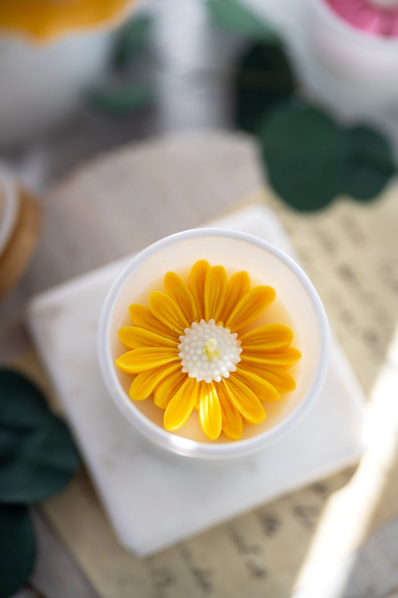 Daisy flower candle, Soy candle, flower candle favor,Chamomile Candle, White Jars Candle
