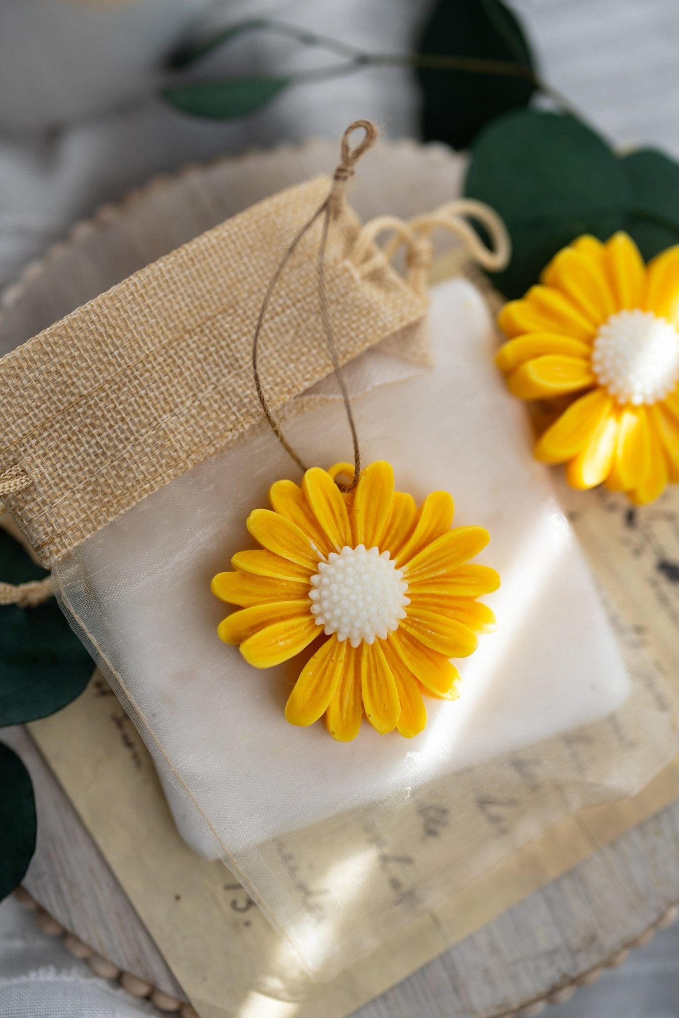 Beautiful Spring Daisy Soy Wax Sachet Wax Melt Gift, Rose Candle Favors, Bridesmaid Favors for Guest, Engagement Gift