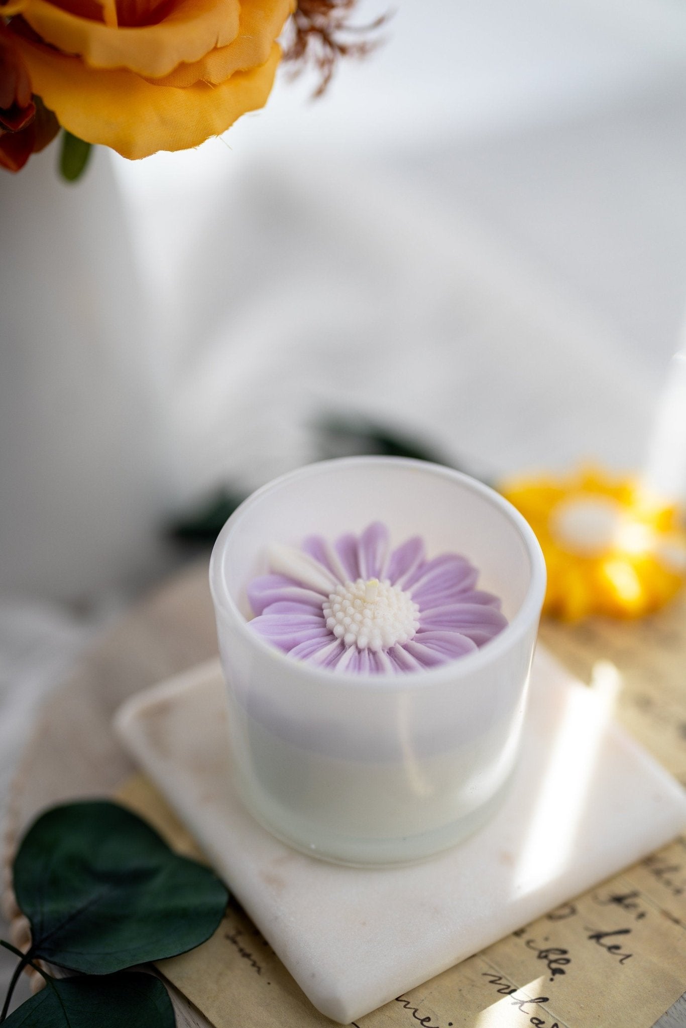 Daisy flower candle, Soy candle, flower candle favor,Chamomile Candle, White Jars Candle