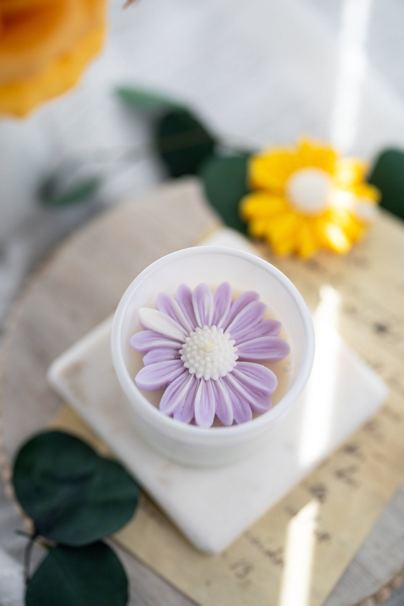 Daisy flower candle, Soy candle, flower candle favor,Chamomile Candle, White Jars Candle