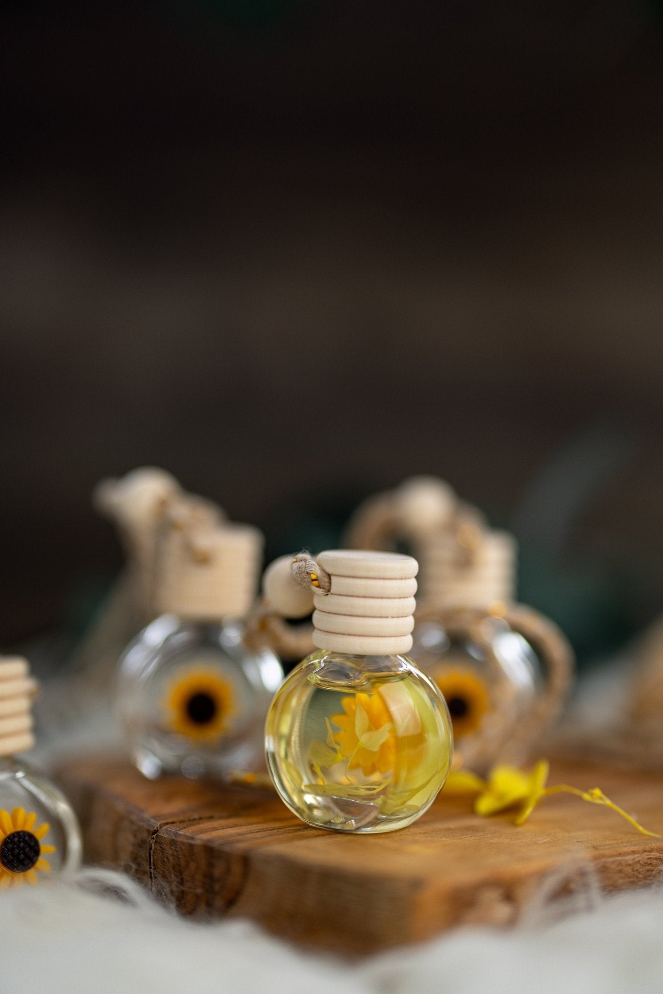 SunFlower Car Diffuser,Air Freshener,Cute Flower Design Car accessories for women ,Hanging Diffuser , Luxury/ Spring/Summer Car Diffuser