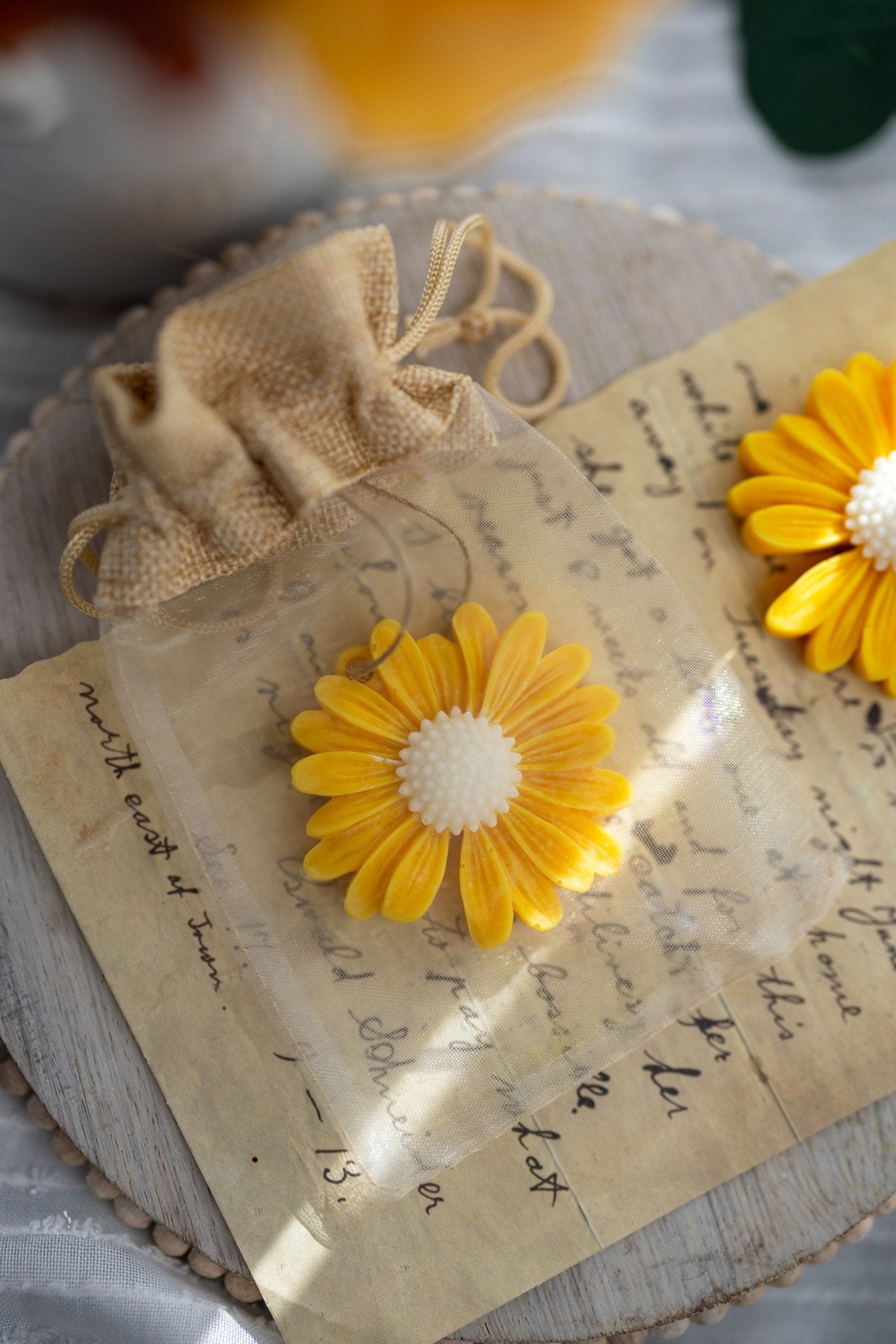 Beautiful Spring Daisy Soy Wax Sachet Wax Melt Gift, Rose Candle Favors, Bridesmaid Favors for Guest, Engagement Gift