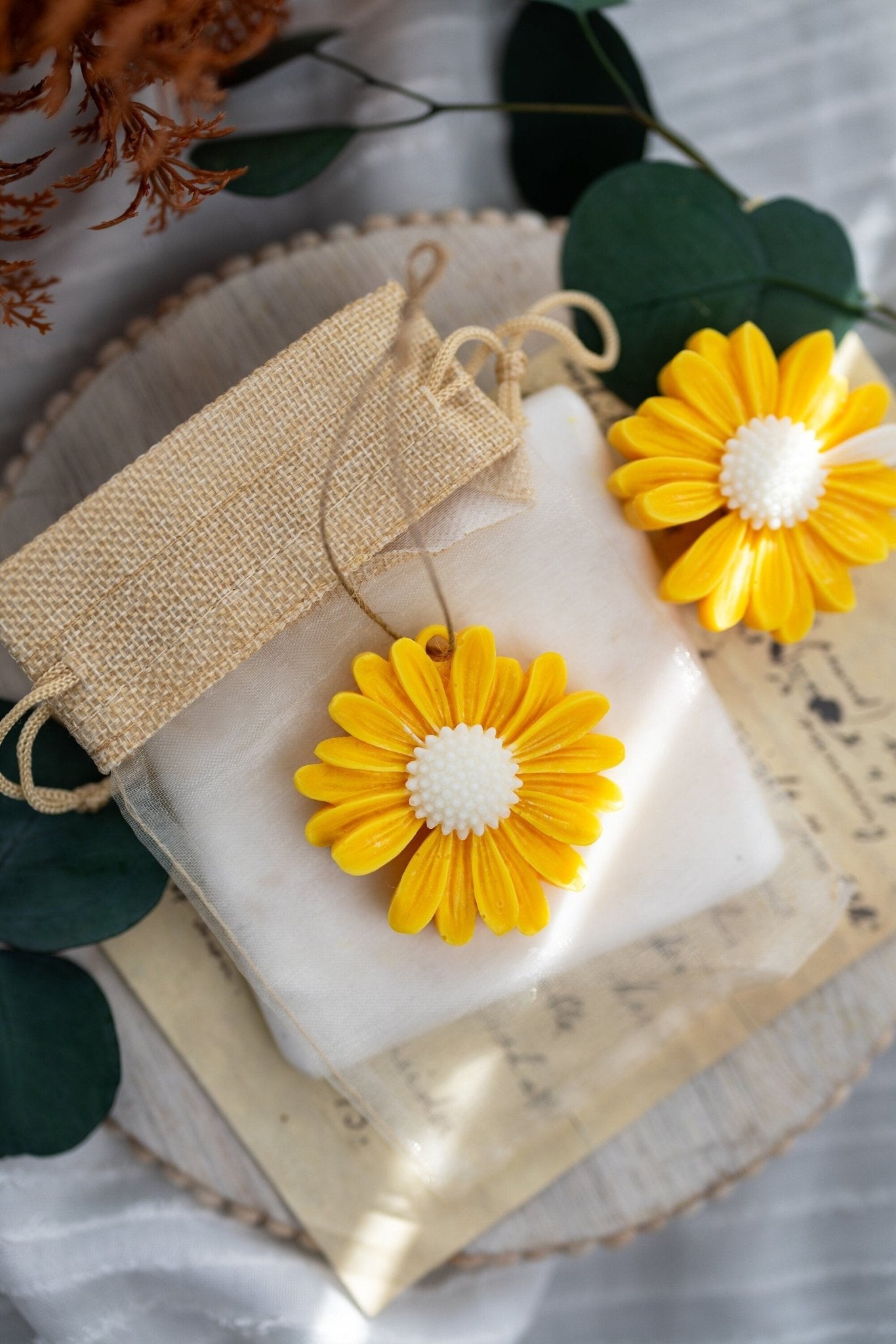 Beautiful Spring Daisy Soy Wax Sachet Wax Melt Gift, Rose Candle Favors, Bridesmaid Favors for Guest, Engagement Gift