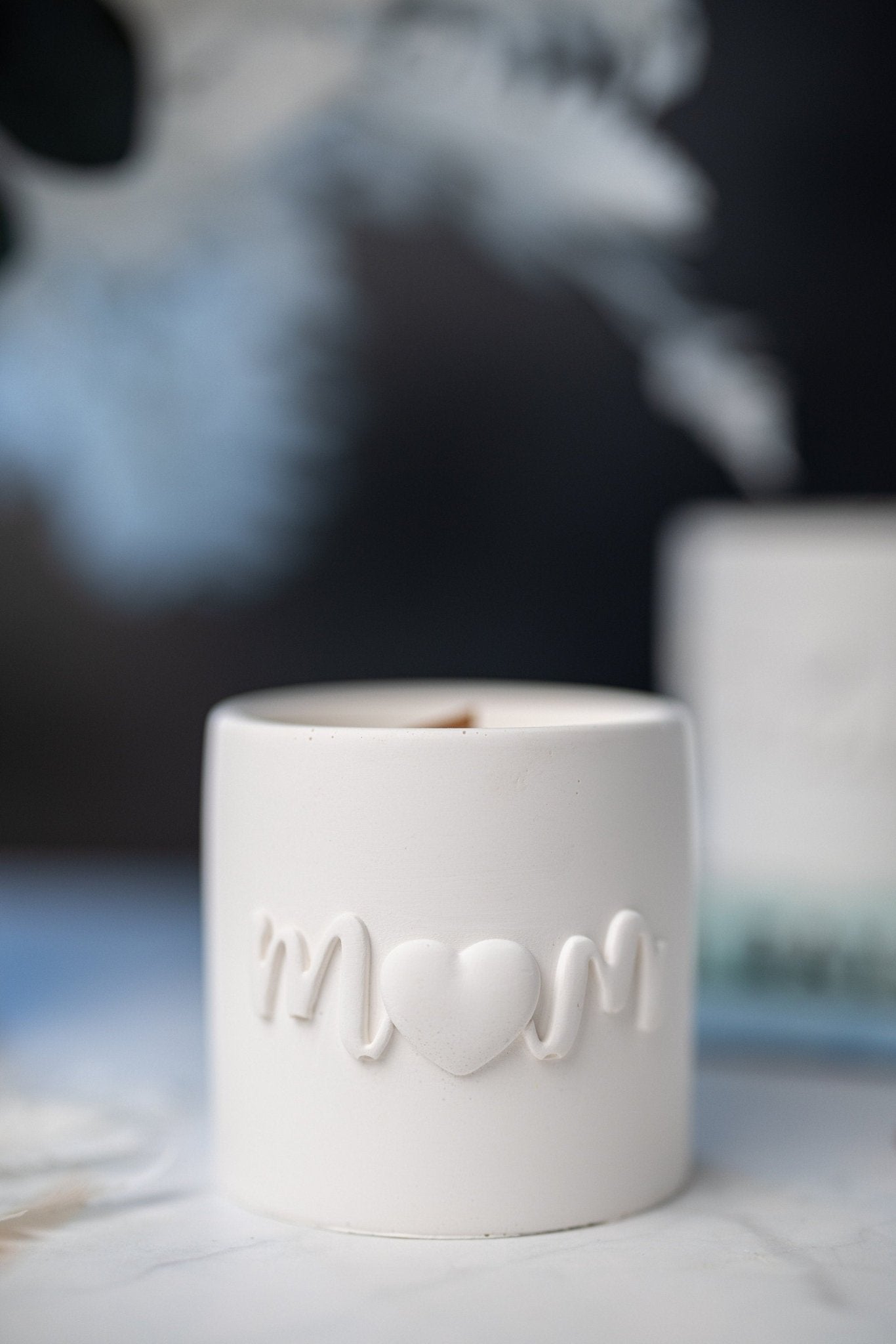 MOM/Friend  Unique Scented Vessel Candle/Wooden Wick Jesmonite Jar Candle/Gift For mom , friend .