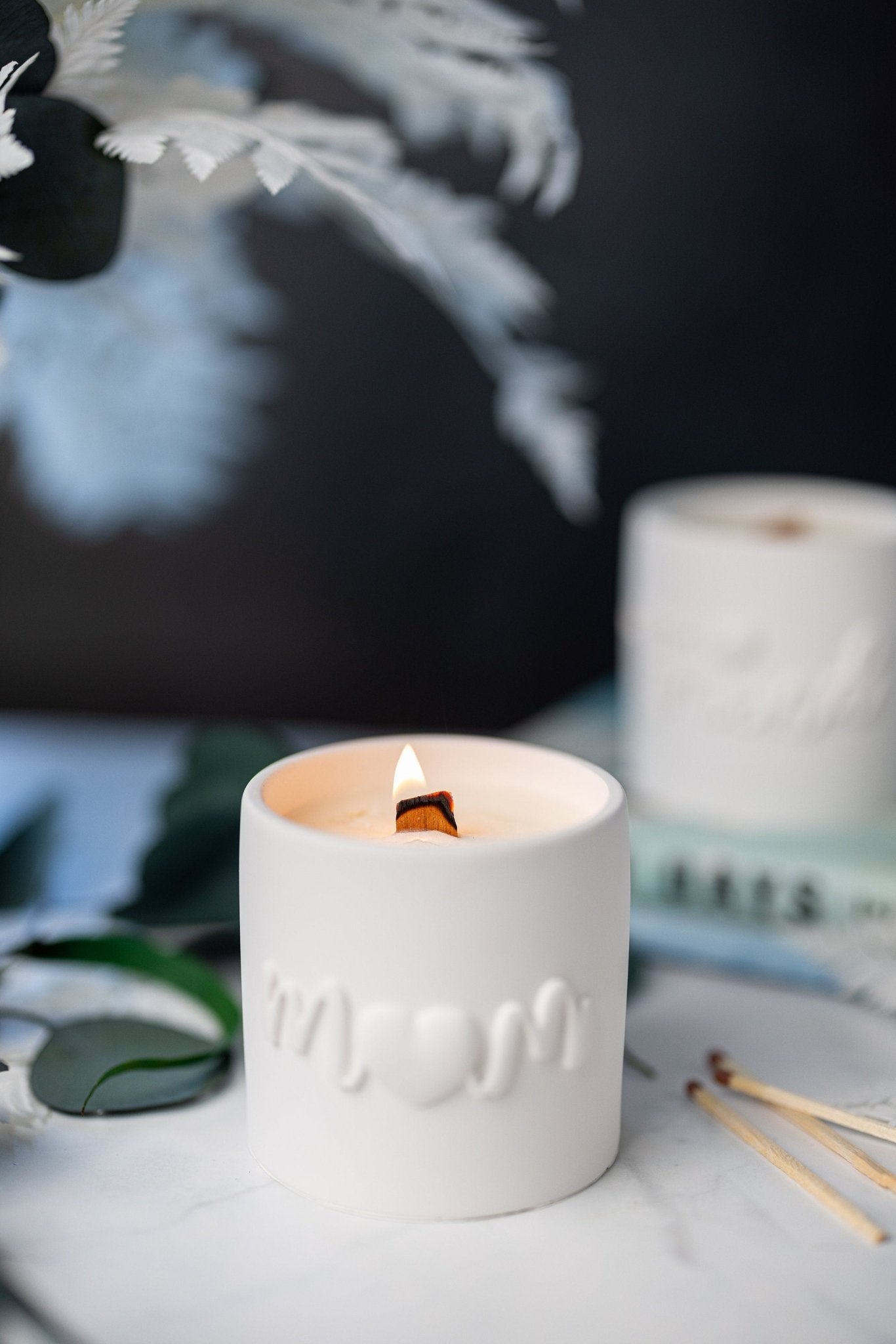 MOM/Friend  Unique Scented Vessel Candle/Wooden Wick Jesmonite Jar Candle/Gift For mom , friend .