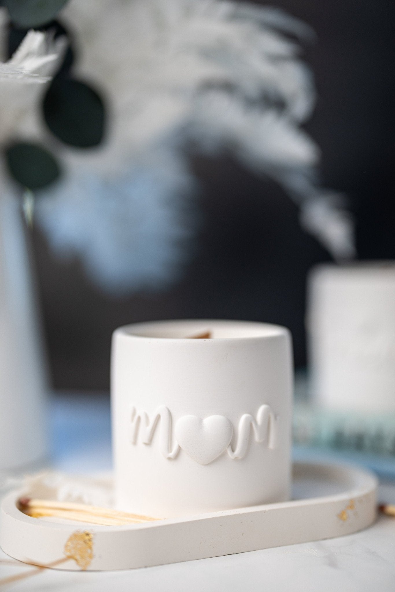 MOM/Friend  Unique Scented Vessel Candle/Wooden Wick Jesmonite Jar Candle/Gift For mom , friend .