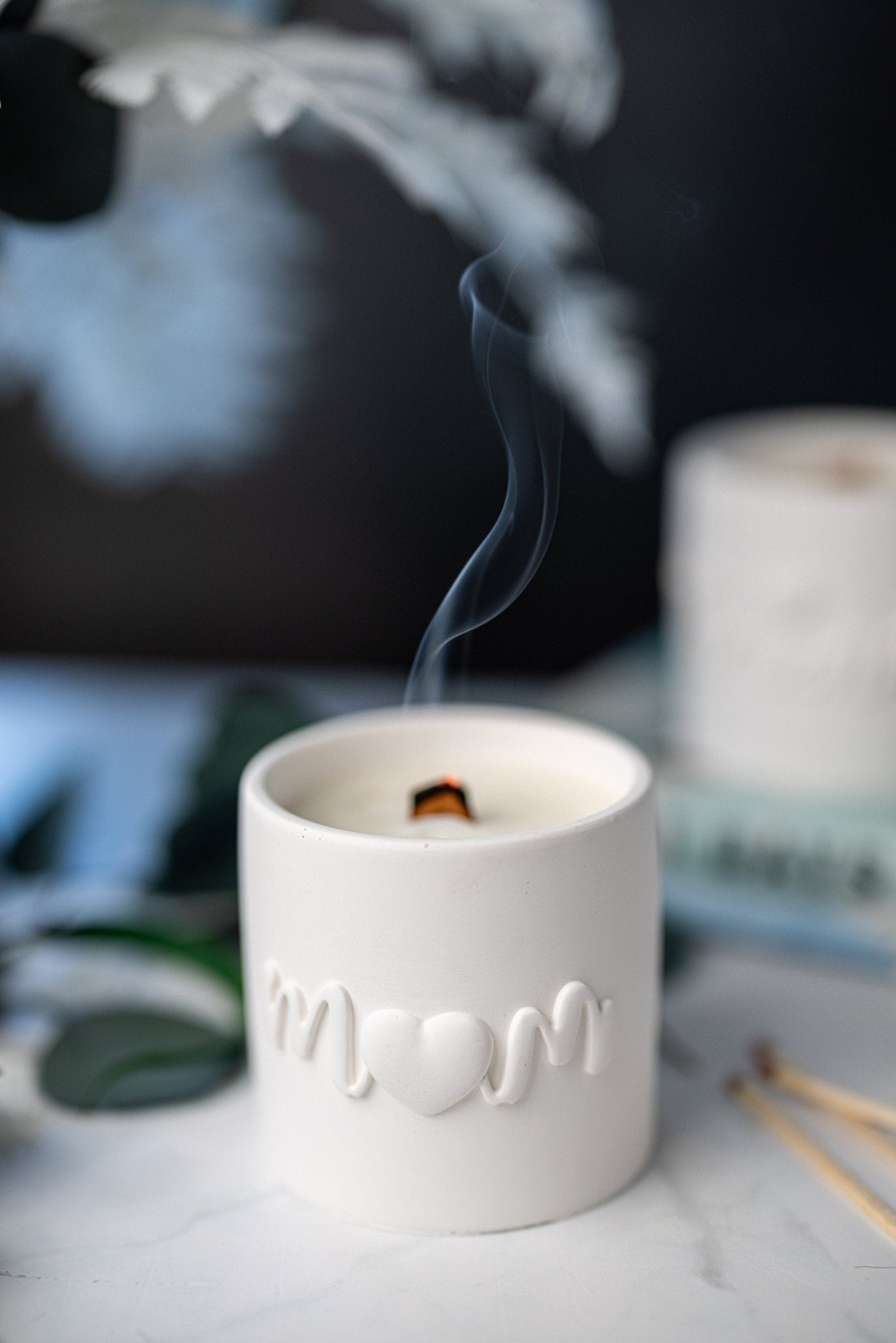 MOM/Friend  Unique Scented Vessel Candle/Wooden Wick Jesmonite Jar Candle/Gift For mom , friend .