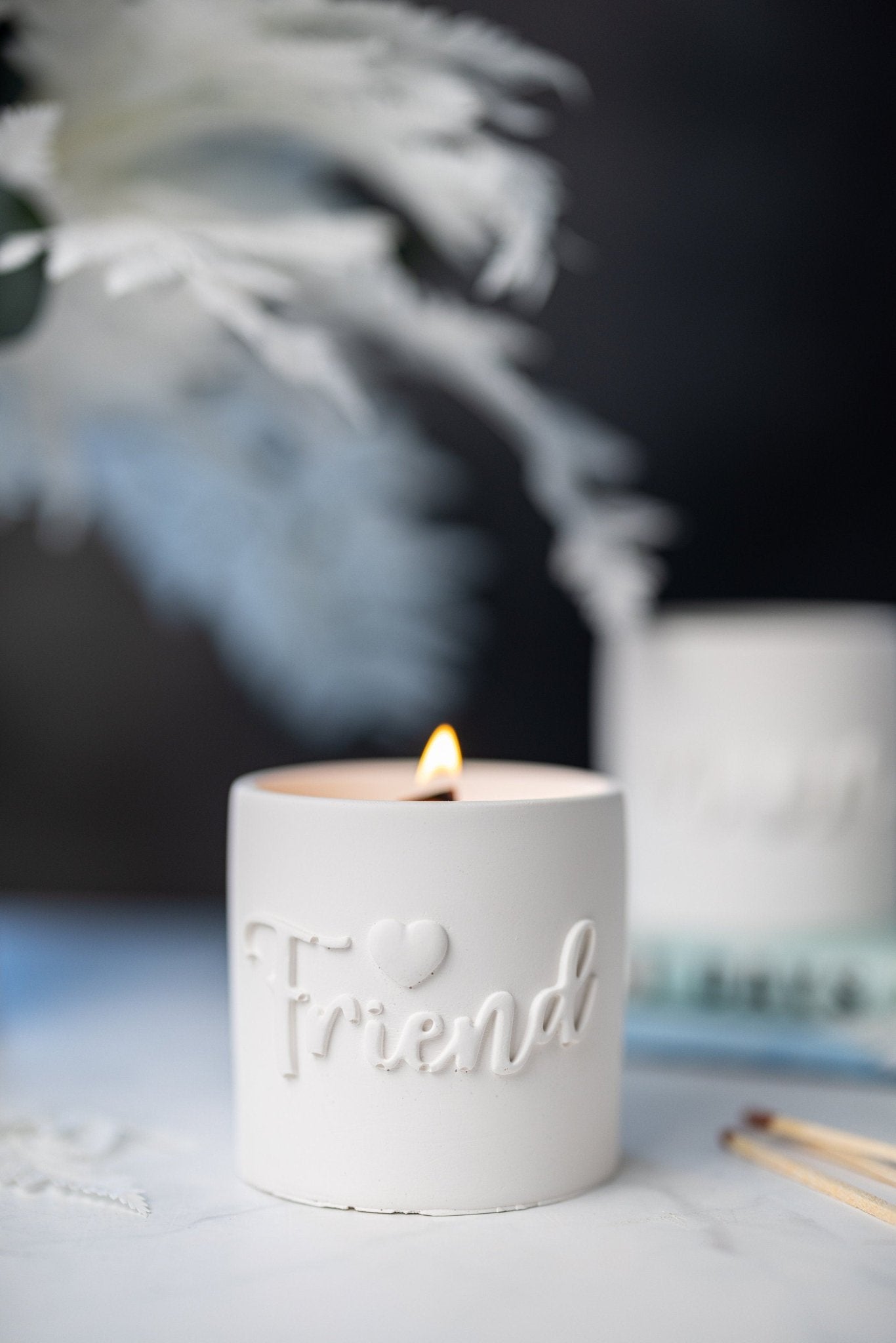 MOM/Friend  Unique Scented Vessel Candle/Wooden Wick Jesmonite Jar Candle/Gift For mom , friend .