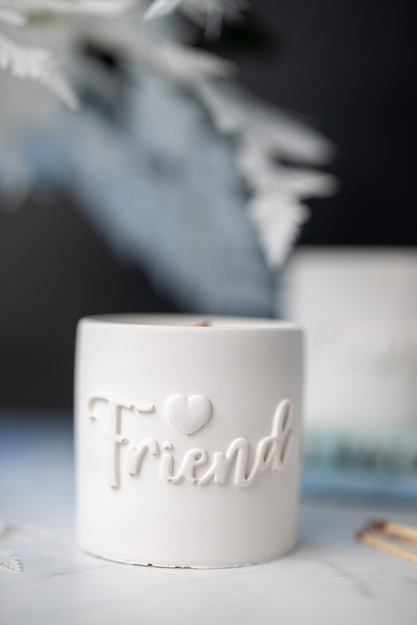 MOM/Friend  Unique Scented Vessel Candle/Wooden Wick Jesmonite Jar Candle/Gift For mom , friend .