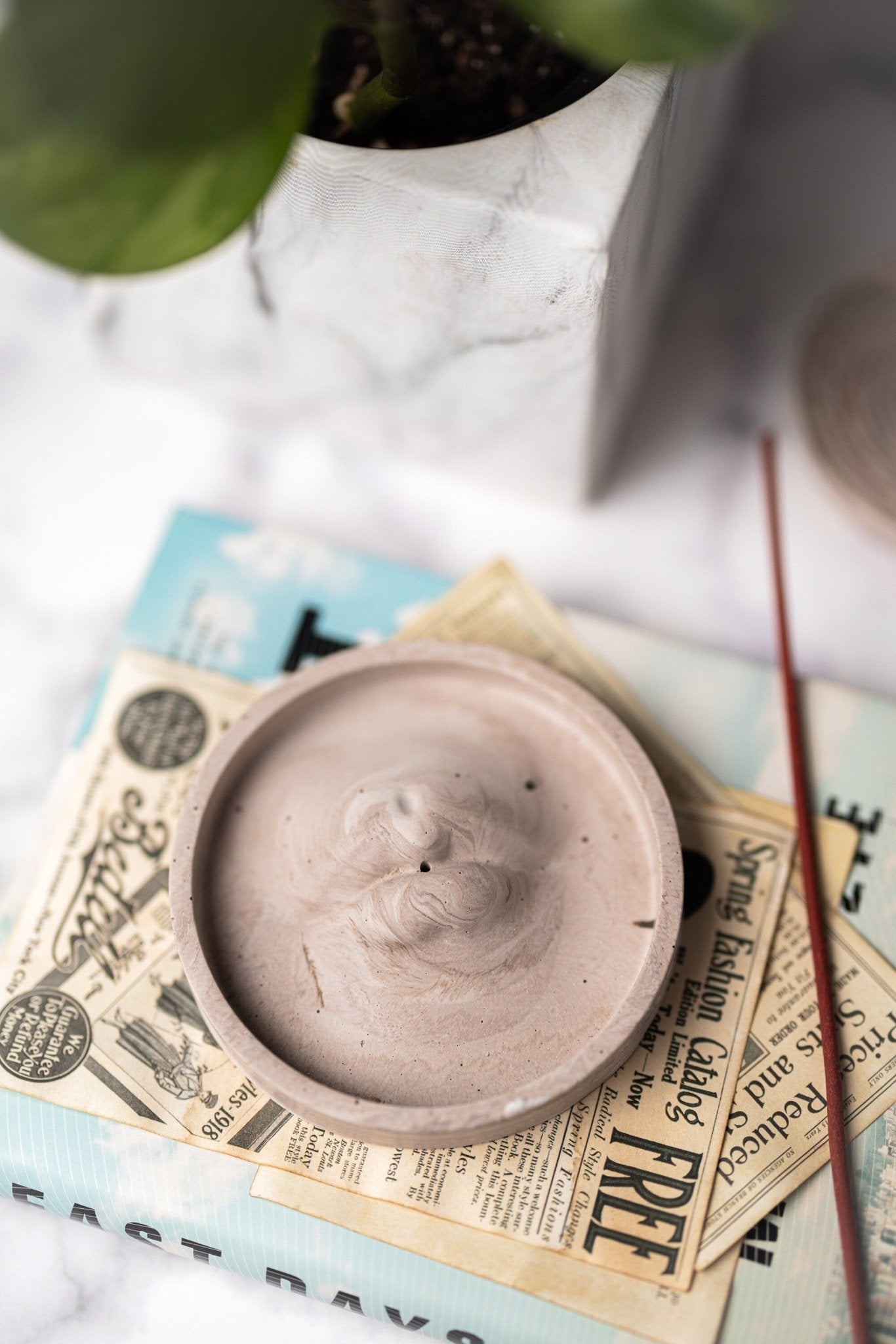 Concrete Lip Incense Holders/Lip Incense Holder Gift for Yoga Lover Aesthetic Lip Incense Burner