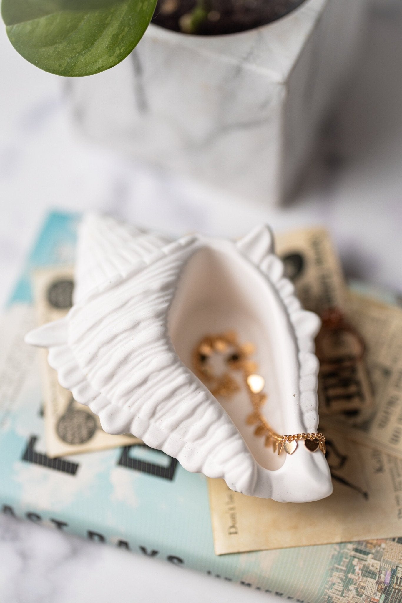 Concrete Conch Shell Tray-Jesmonite Shell Trinket Tray-Beach Theme Sea Shell Bowl-White Shell Ring Dish-Jewelry Storage/Candle Shell Tray