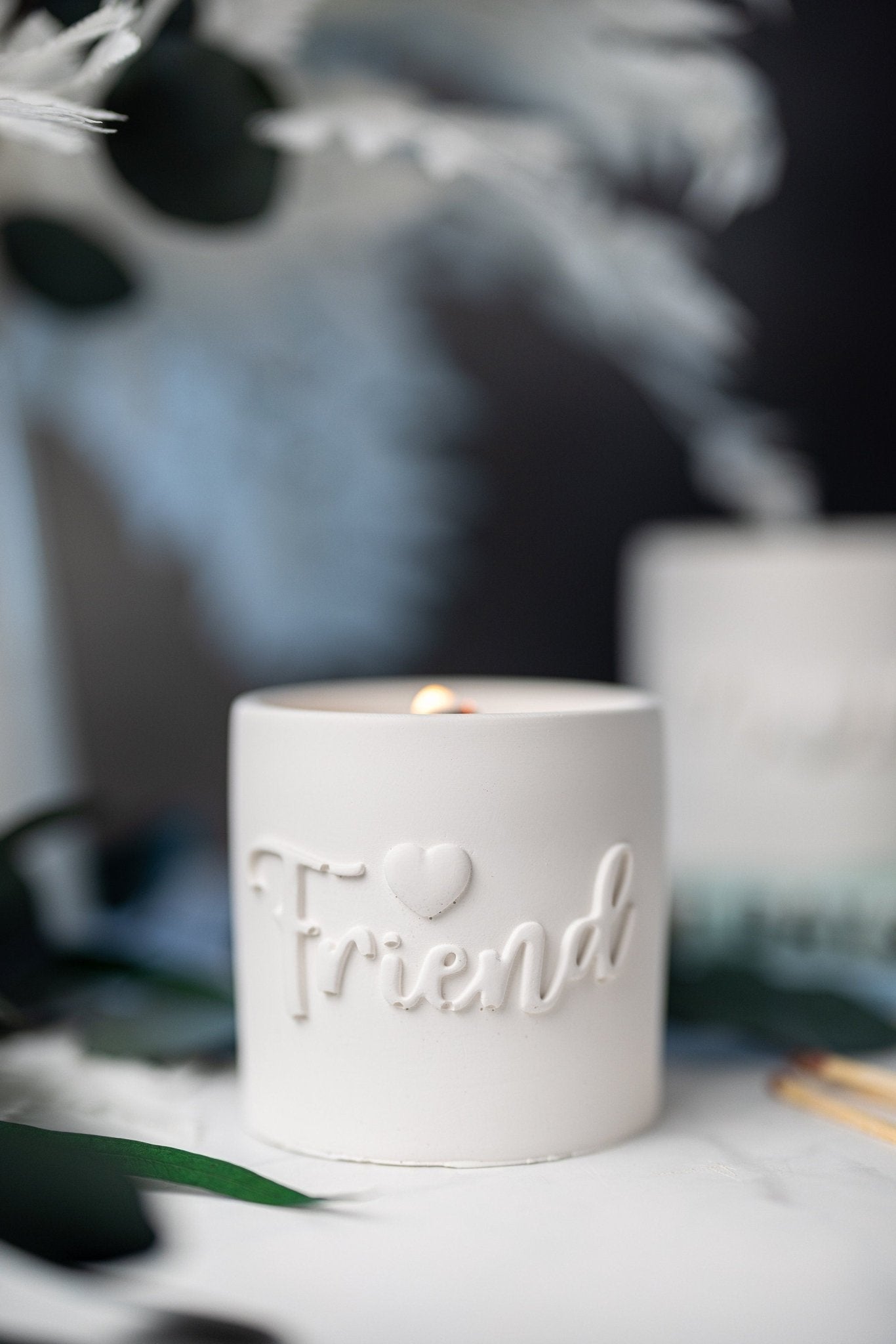 MOM/Friend  Unique Scented Vessel Candle/Wooden Wick Jesmonite Jar Candle/Gift For mom , friend .