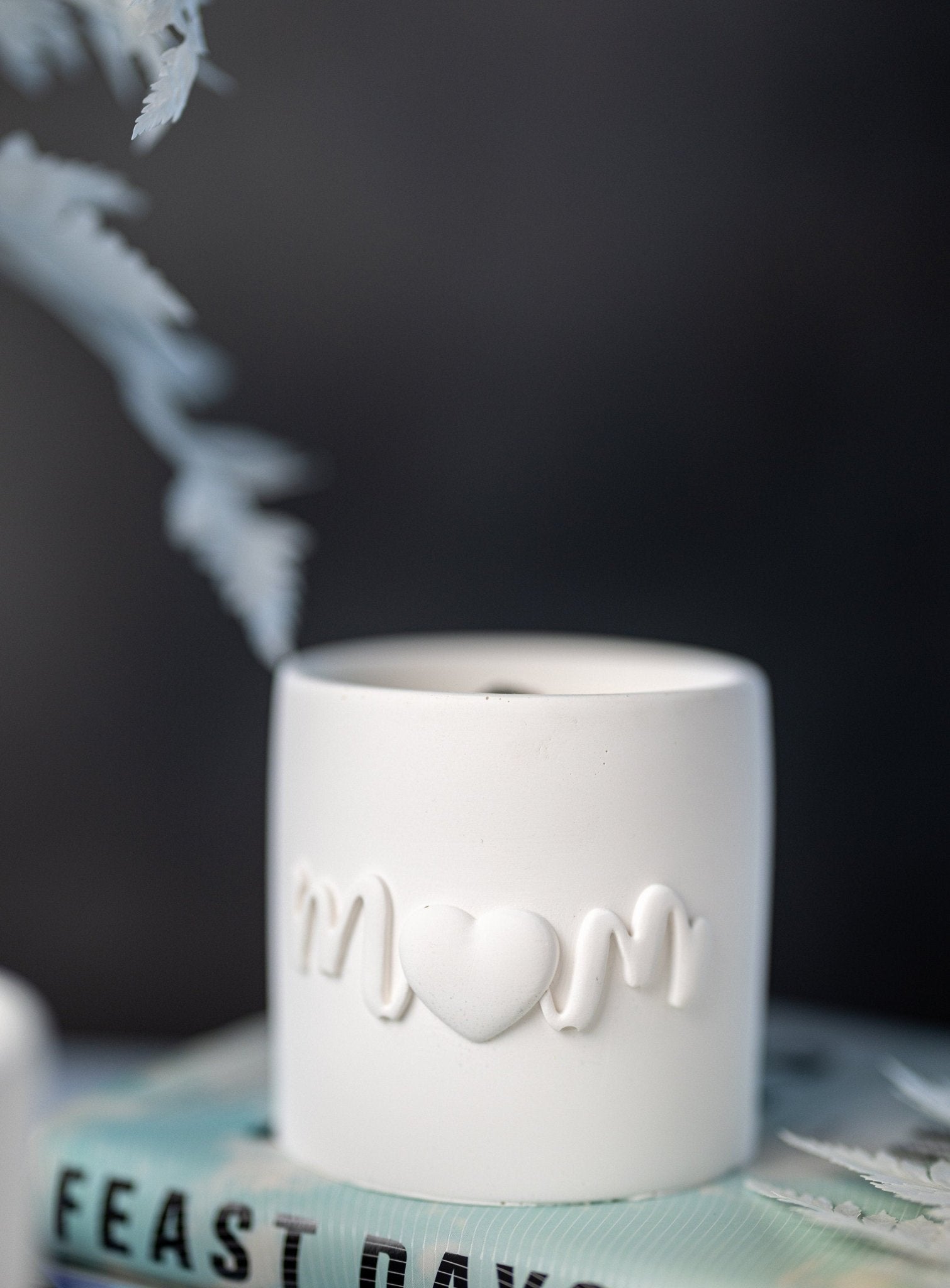 MOM/Friend  Unique Scented Vessel Candle/Wooden Wick Jesmonite Jar Candle/Gift For mom , friend .