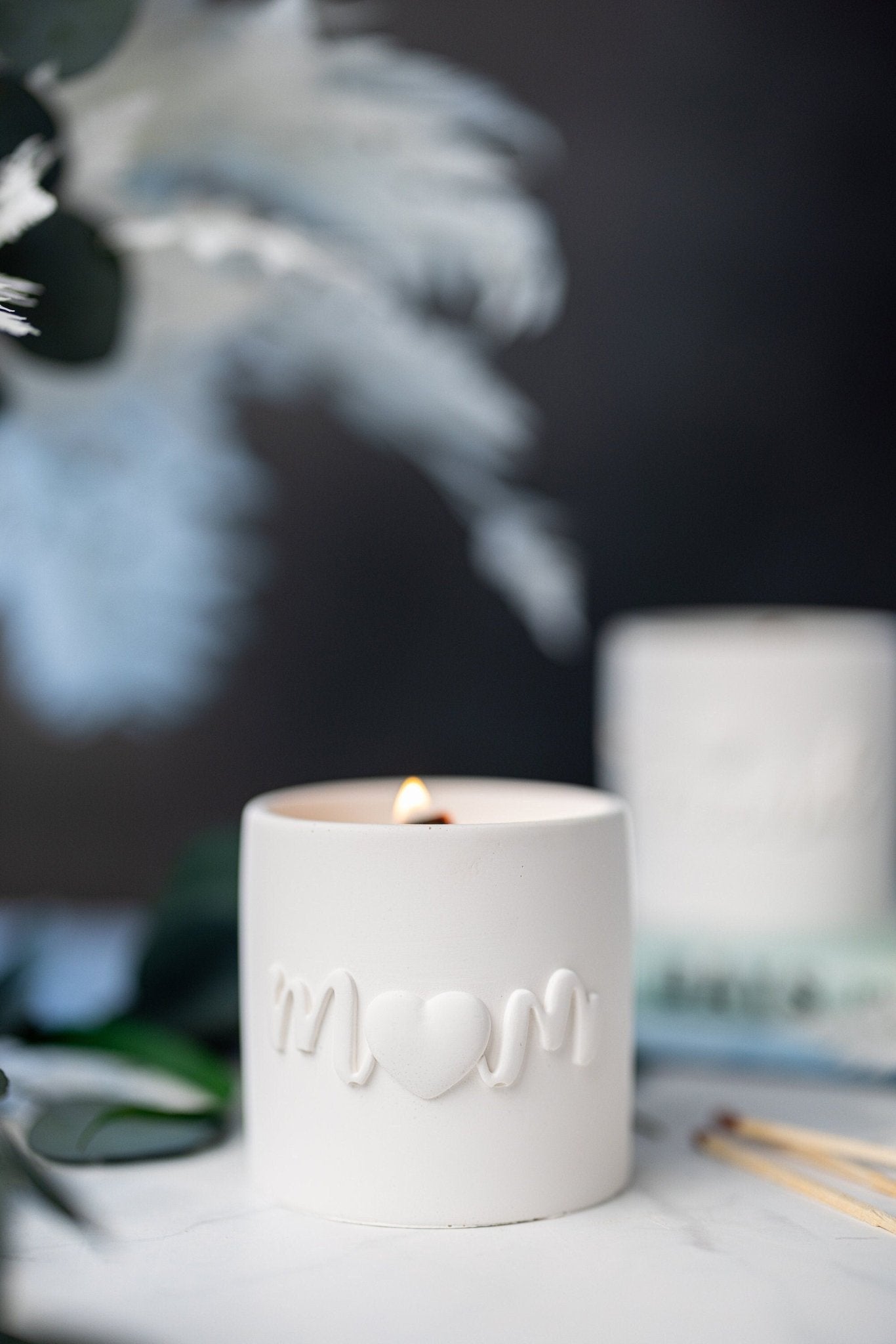 MOM/Friend  Unique Scented Vessel Candle/Wooden Wick Jesmonite Jar Candle/Gift For mom , friend .