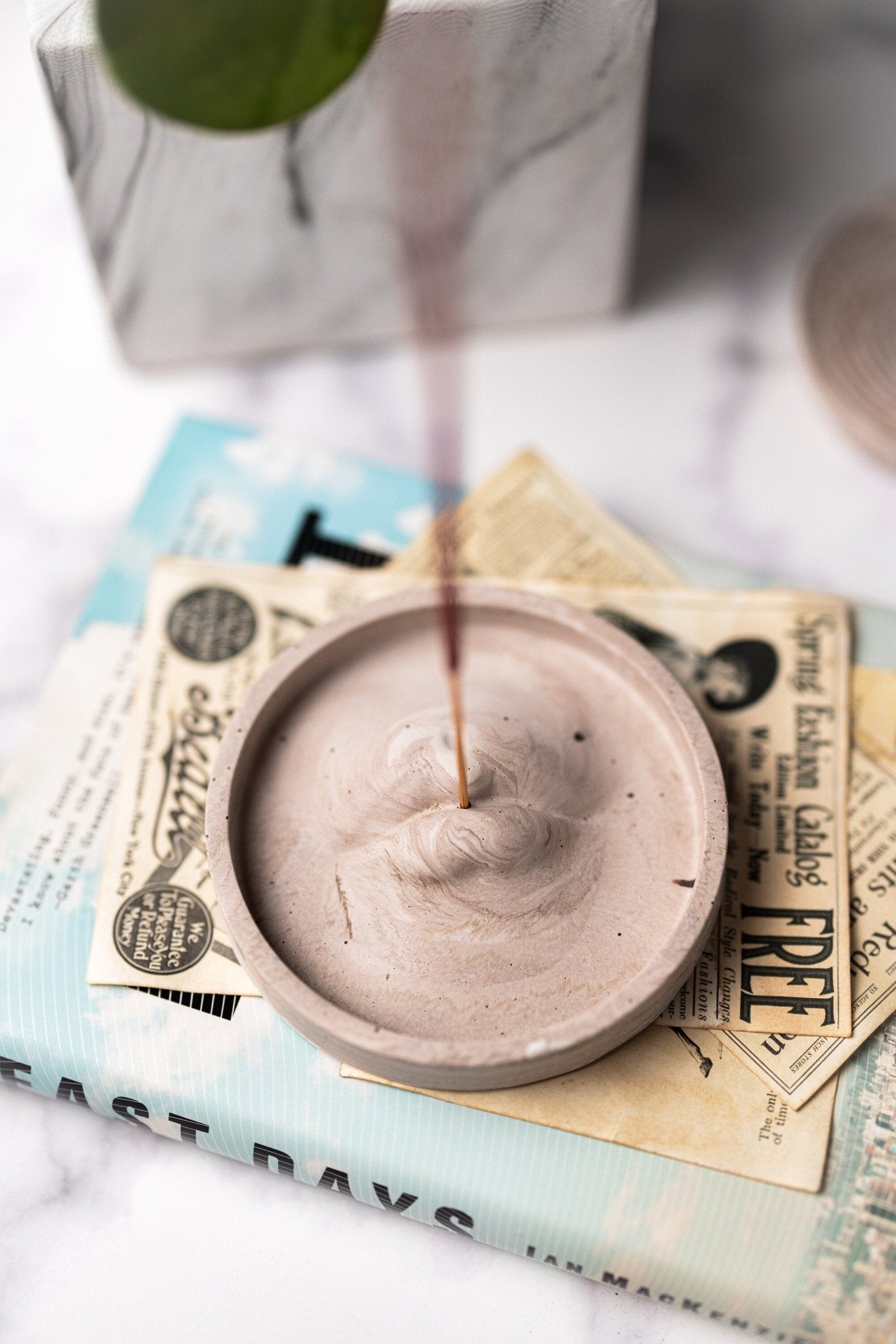 Concrete Lip Incense Holders/Lip Incense Holder Gift for Yoga Lover Aesthetic Lip Incense Burner