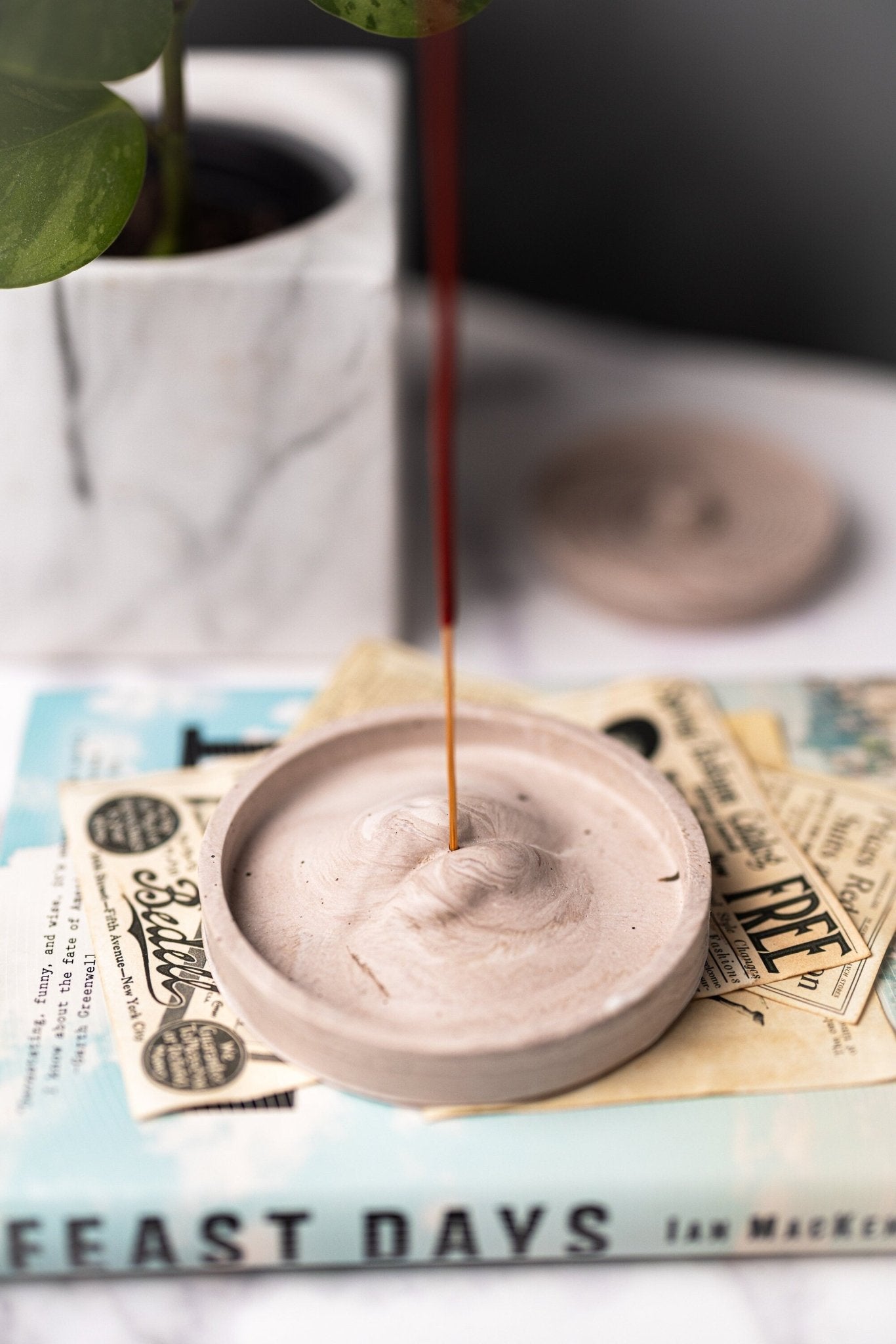 Concrete Lip Incense Holders/Lip Incense Holder Gift for Yoga Lover Aesthetic Lip Incense Burner