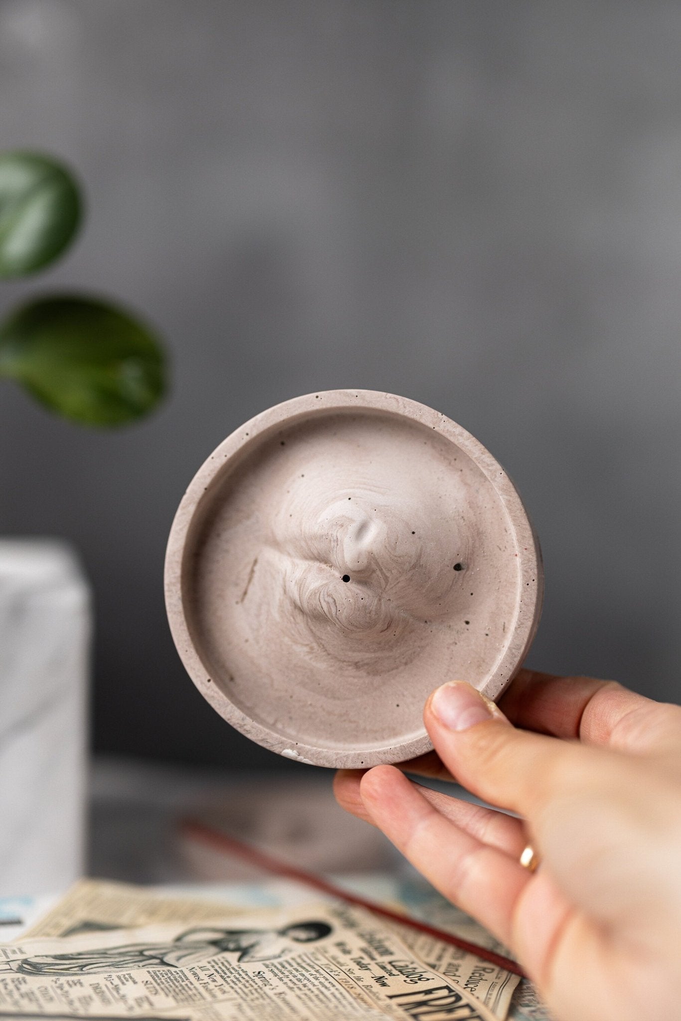 Concrete Lip Incense Holders/Lip Incense Holder Gift for Yoga Lover Aesthetic Lip Incense Burner