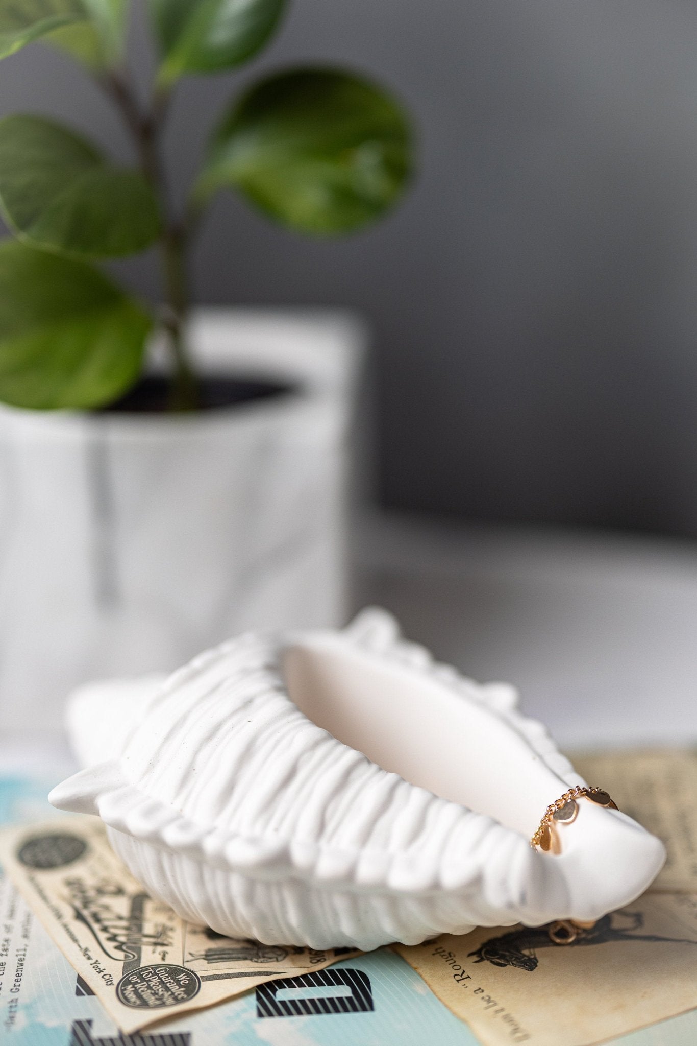 Concrete Conch Shell Tray-Jesmonite Shell Trinket Tray-Beach Theme Sea Shell Bowl-White Shell Ring Dish-Jewelry Storage/Candle Shell Tray