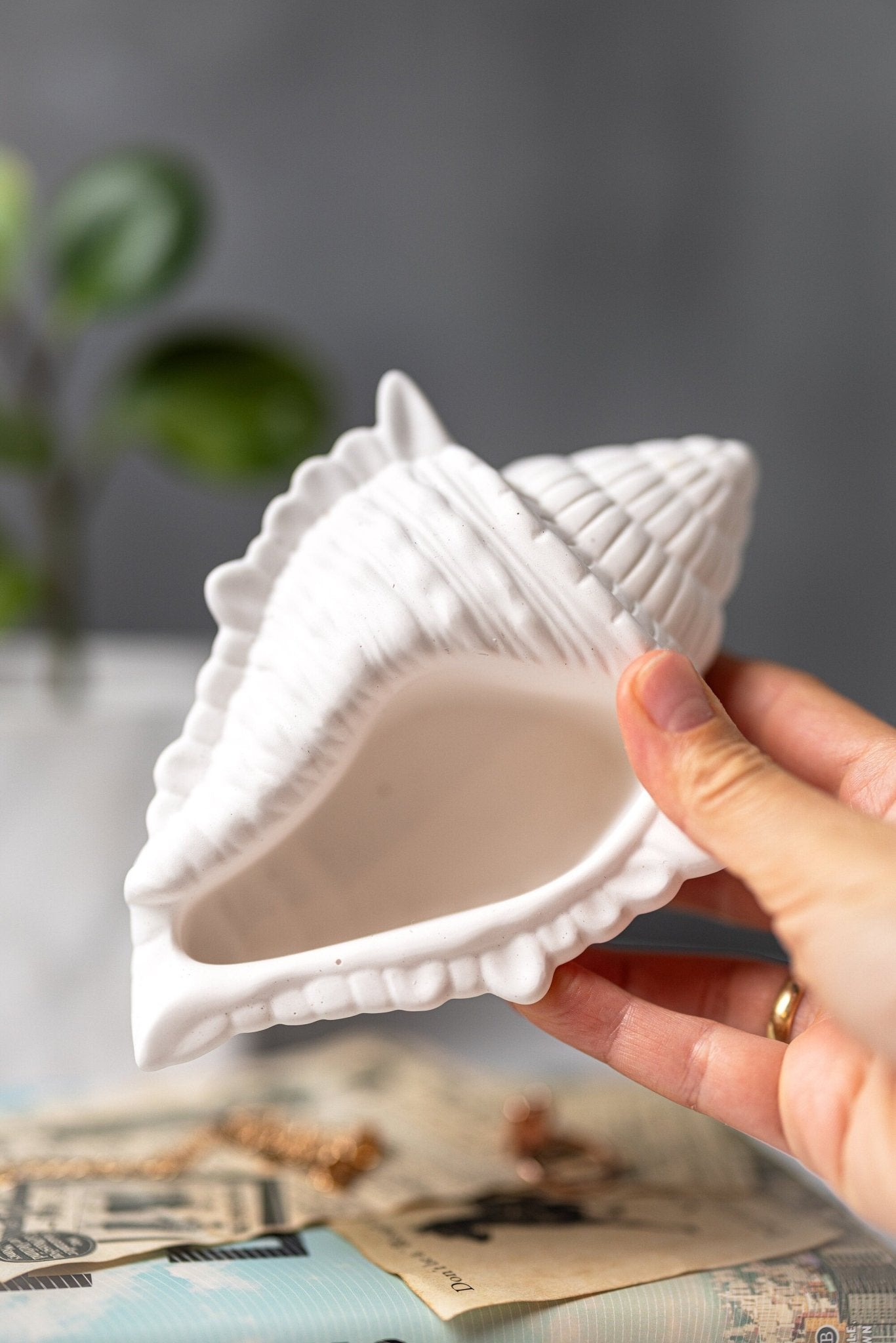 Concrete Conch Shell Tray-Jesmonite Shell Trinket Tray-Beach Theme Sea Shell Bowl-White Shell Ring Dish-Jewelry Storage/Candle Shell Tray