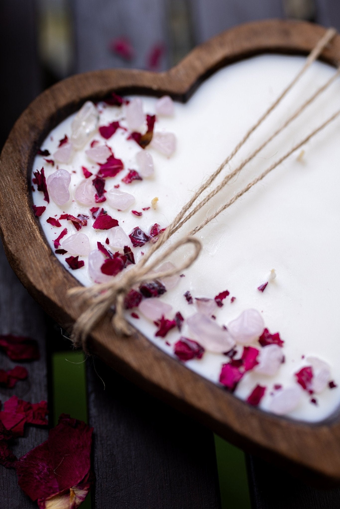 Beautiful Heart Wood Dough Bowl Candle/Crystals & Flowers 3 Cotton Wick