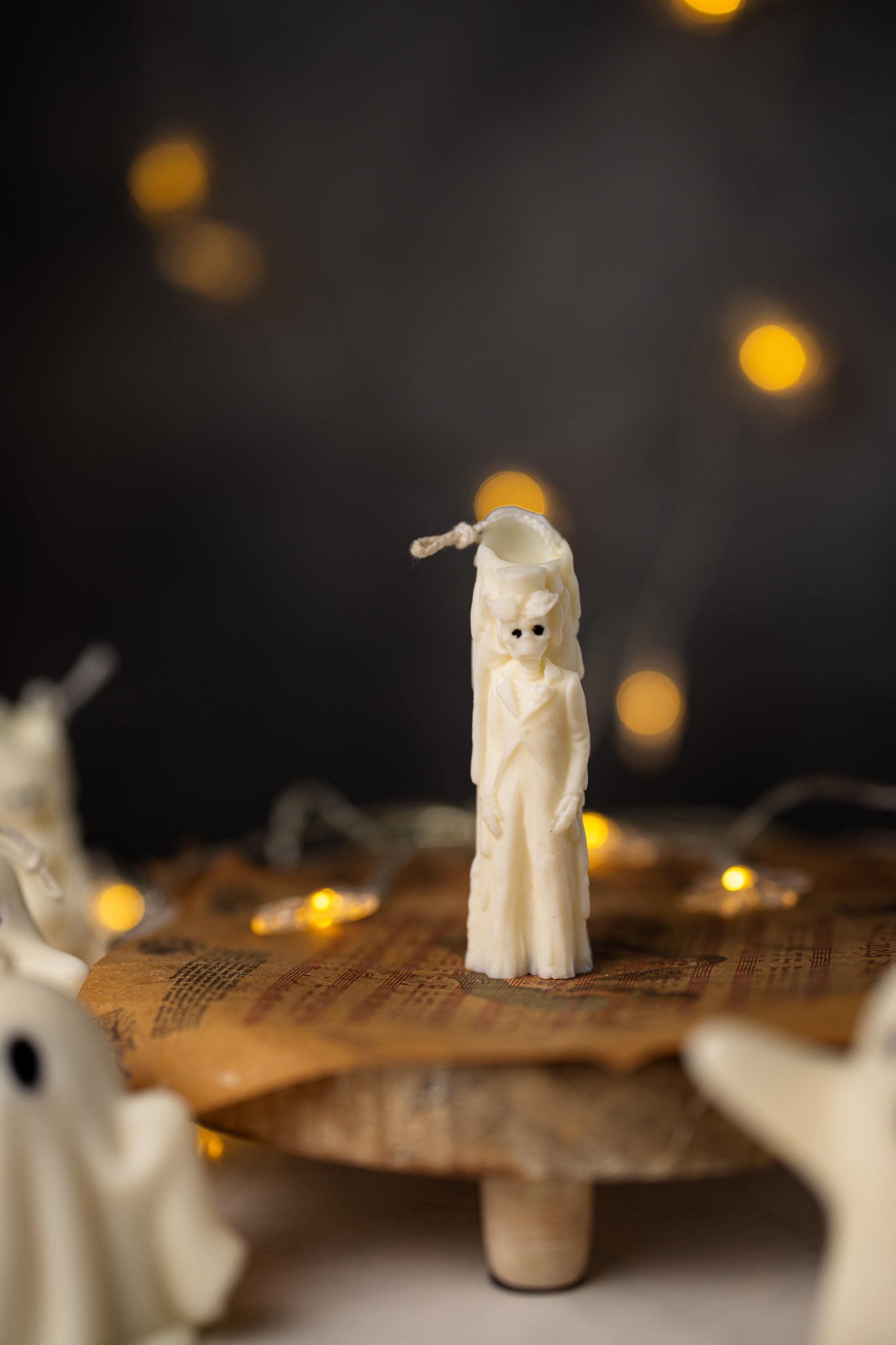 Skull Bride and Groom Candle /Skeleton Wedding Decor, Spooky Bride Candle, Cute Halloween Home Accents